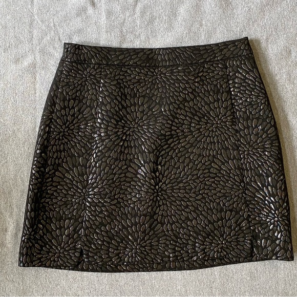 LOFT embossed pattern black shiny skirt size 8 - Picture 1 of 16